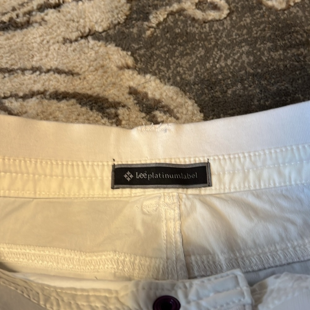 Lee platinum label size 10 capris. New. White. Stretchy - Picture 2 of 5